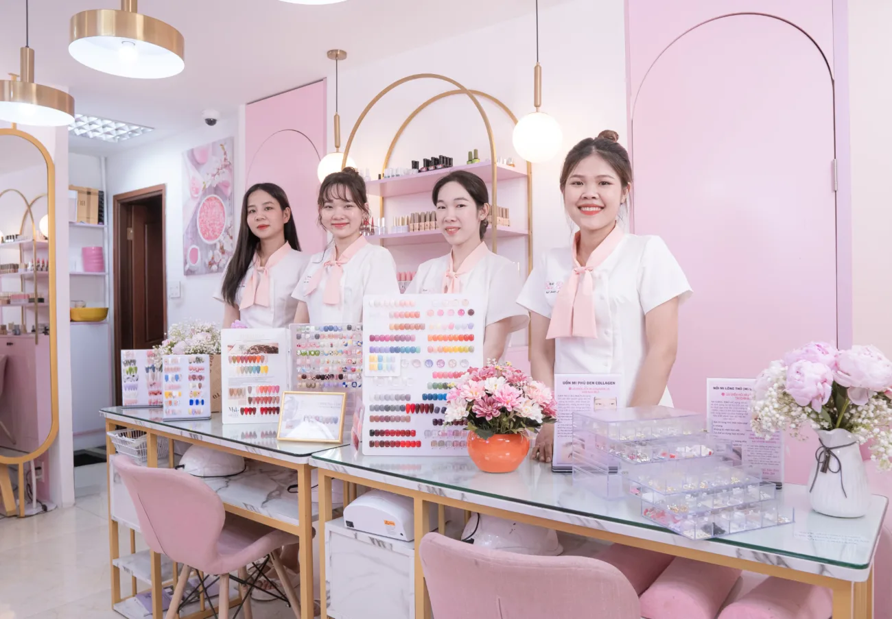 đội ngũ nhân viên Enbi Bảo Bảo