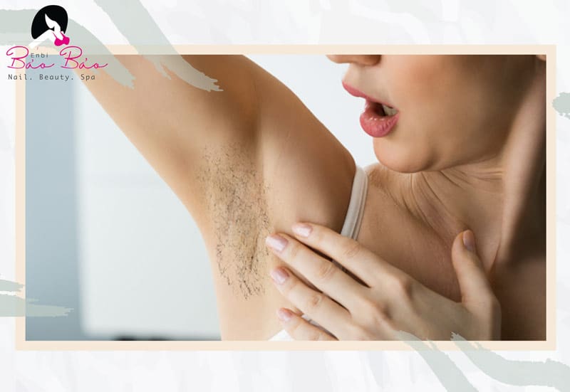 Nhổ lông nách bị nổi hạch có sao không?