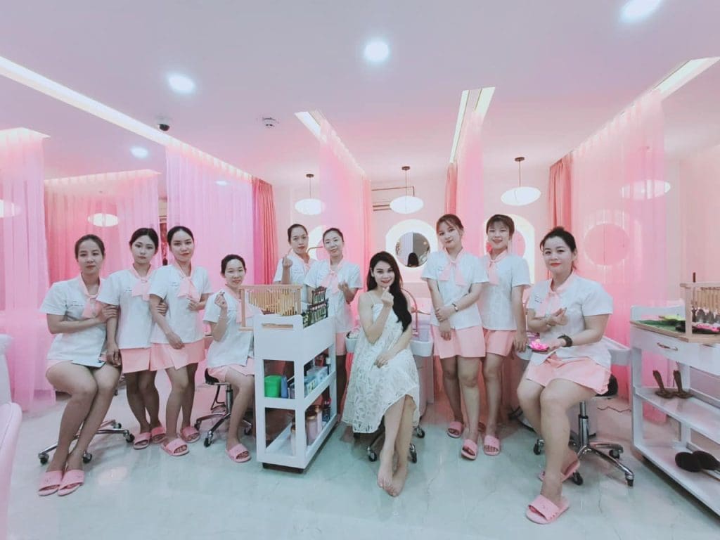 đội ngũ nhân viên enbi bảo bảo spa