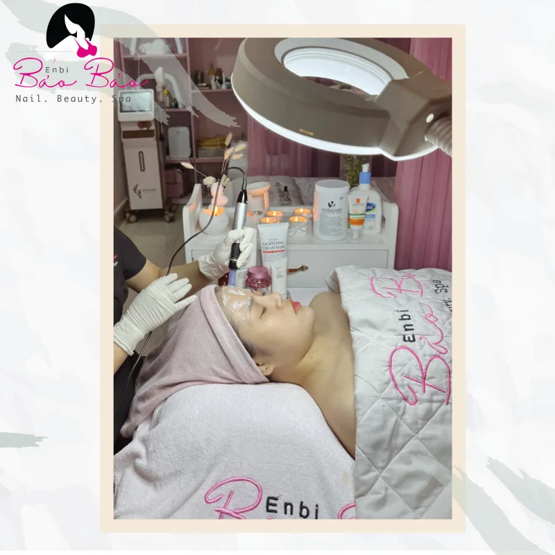 Giải pháp cải thiện làn da xỉn màu với Ủ Trắng Face Nano Lightening tại Enbi Bảo Bảo Nail & Spa